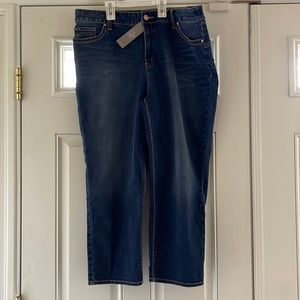 Chico’s crop jeans. New with tags nwt size 2.5. smoke free home.